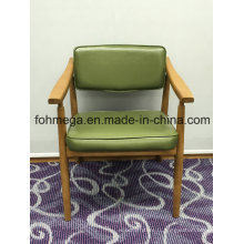 Chaise de café en bois rembourrée en cuir vert à vendre (FOH-BCC33)